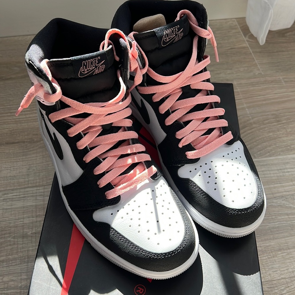 Brand new air Jordan retro 1 bleached coral size 8.5